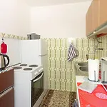 Split House With Private Parking Apartament *